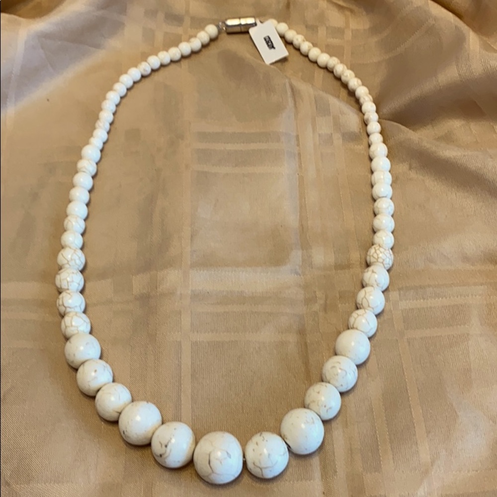 NWTO Gem insider howlite graduated bead necklace